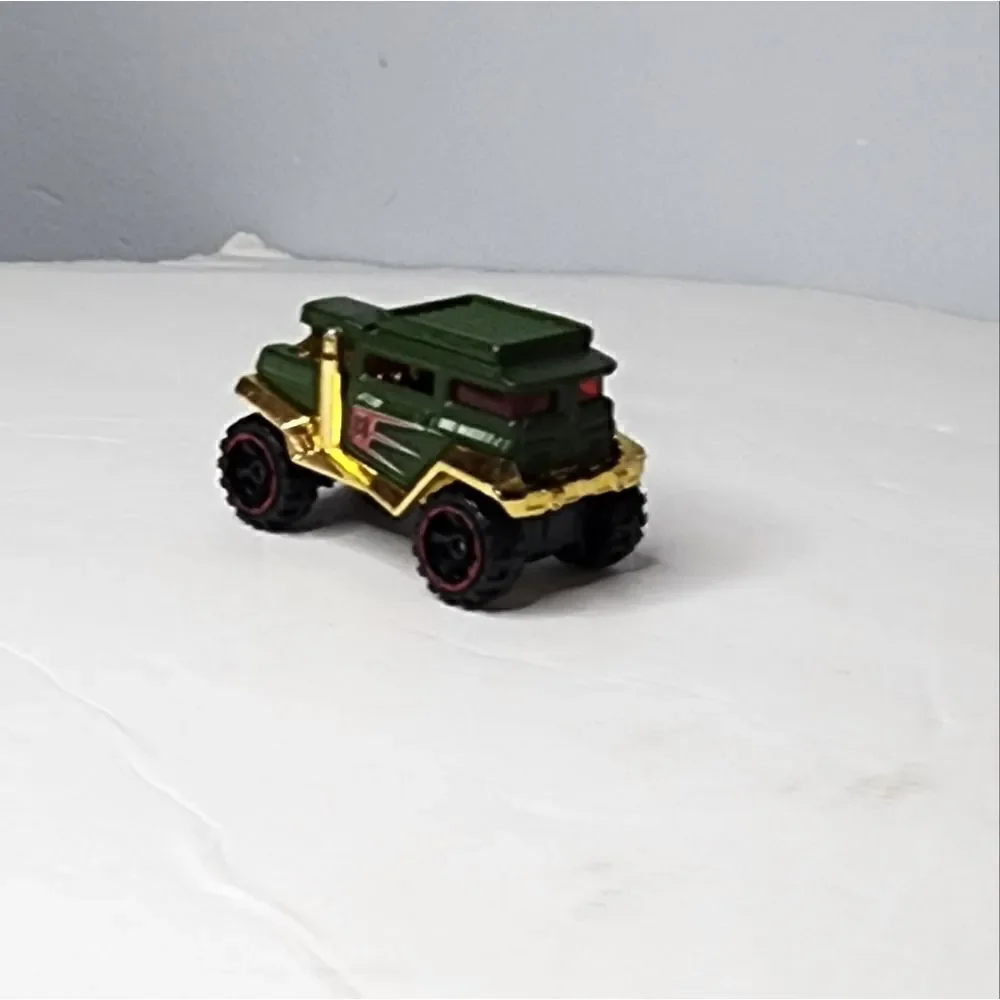Hot Wheels 2011 HW Video Game Heroes Series #243 Bad Mudder 2 Green